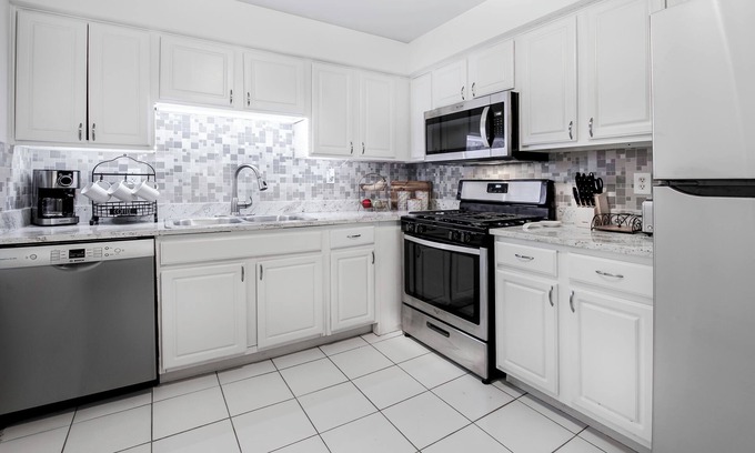 Mundelein Condo | Entire family friendly condo close to Naval Base, Vernon Hills, & Libertyville.