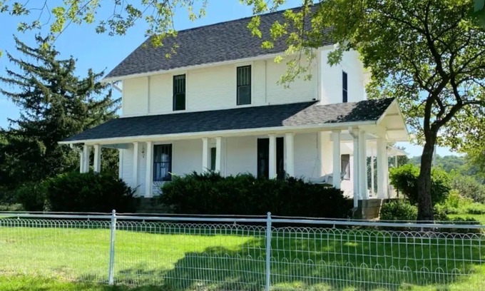 Winterset Other | Entire farmhouse in the country
