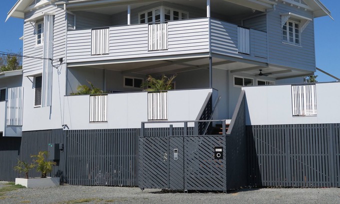 Wynnum Apartment | Entire Floor @ St Cath's Cottage, Wynnum by the Bay