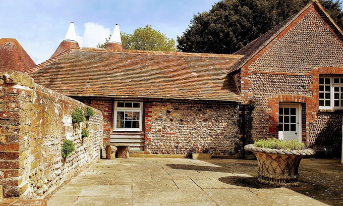 Pevensey Cottage | Entire Guest House. Cosy, self contained & rural.