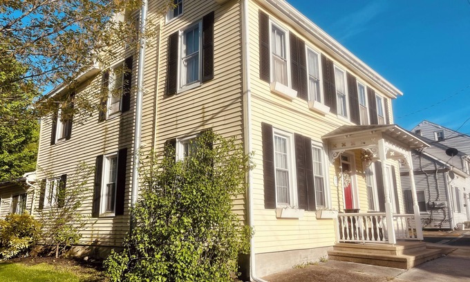 Ono House | Entire Historic Home with so much space! Huge family room & playroom for kids!