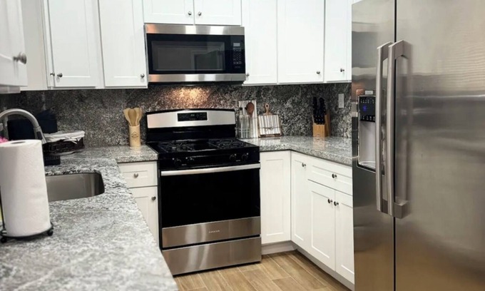 Drexel Heights House | Entire home 3 bedrooms 2baths pool and heated jacuzzi w/pool house/gameroom.