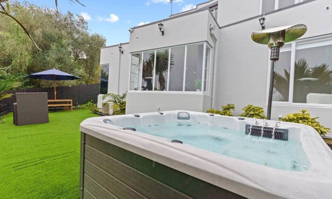 Hillsborough House | Entire home in Central Auckland