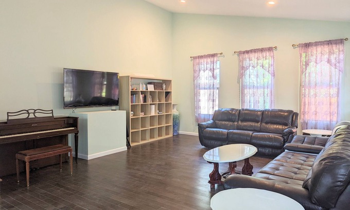 Langdon House | Entire Home in NE DC. 5 BD/3BA