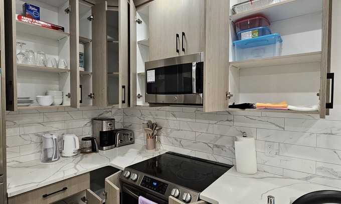 Sage Hill Apartment | Entire Home in Northwest Calgary -Close to Airport/Amenities/Banff