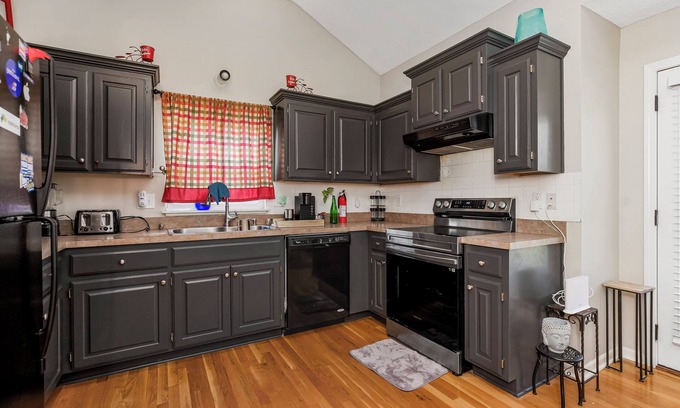 Olathe House | Entire home in Olathe, Kansas