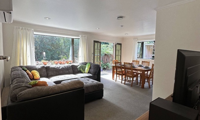 Dunedin House | Entire Home in Quiet Dunedin Suburb