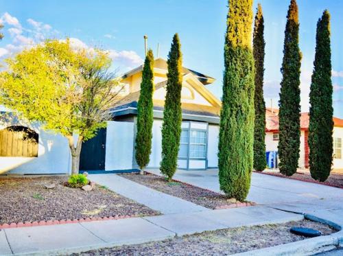 Biggs Field House | Entire Home Near Montwood Zaragoza