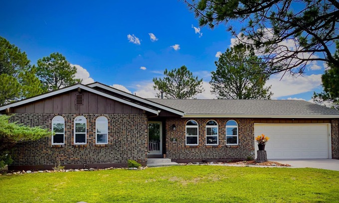 Parker House | Entire home on 3 acres w/ 4 bedrooms, 3 baths & office “Dog and human paradise”