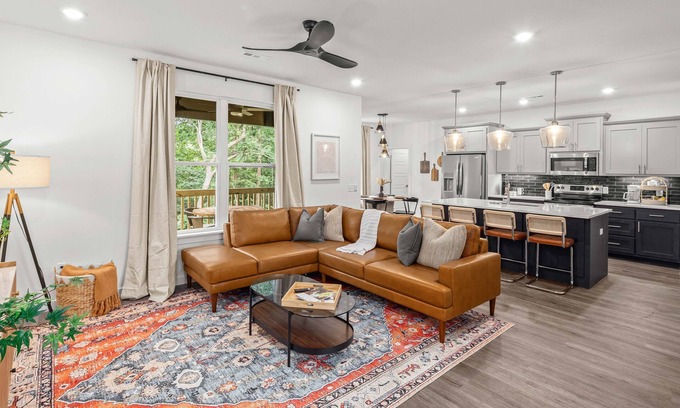 Bella Vista House | Entire Home w/Kitchen & Grill Near Trails in Bella Vista