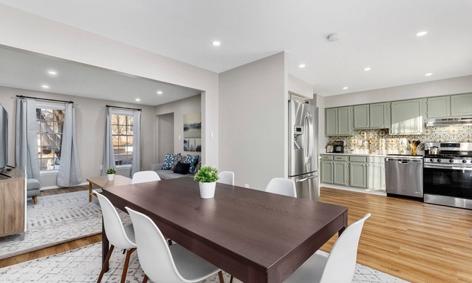 Woodbridge House | Entire Home- Woodbridge Retreat 2000+ sqft!