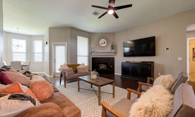 Edmond House | Entire House in Edmond