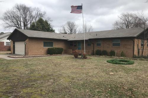 Springdale House | Entire House in the Heart of NW AR with Office Space