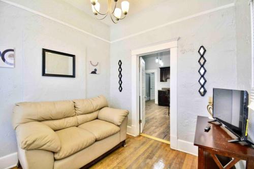 El Paso Apartment | Entire House Near EPCC Campus unit 2