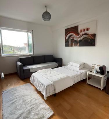 Loures House | Entire House Room Fanhoes