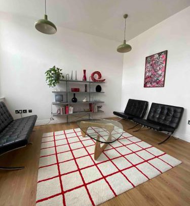 Birmingham City Centre Apartment | Entire Industrial Style Apartment With Free Parking & Wifi