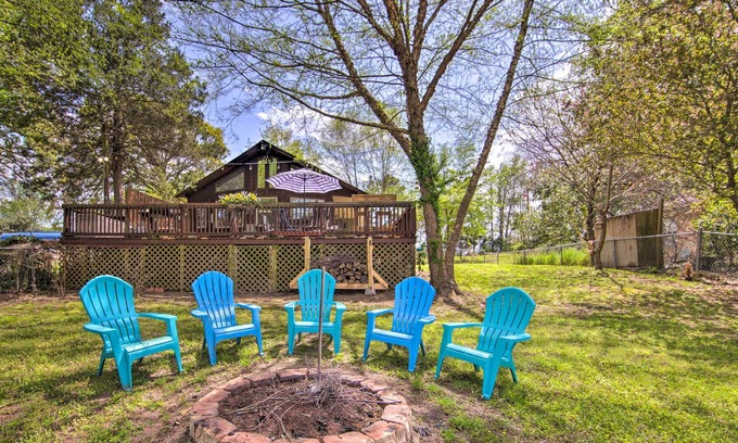 Berryville House | Entire Lakefront Getaway on Lake Palestine!