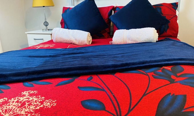 Manor Park Apartment | Entire London house super close Westfield Shopping Centre