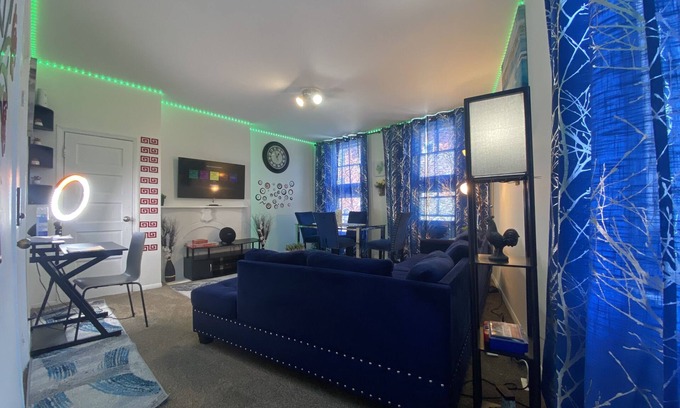 Downtown Baltimore Apartment | Entire Lovely and cozy apartment, minutes walk from all you need in Baltimore