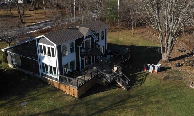 Marmora House | ❤️Entire Luxurious Waterfront Peninsula Cottage - VERY LARGE COTTAGE W/HOTTUB❤️