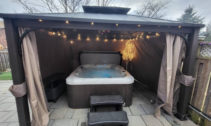 Richmond Hill House | Entire Modern Cozy basement apartment with hot Tub