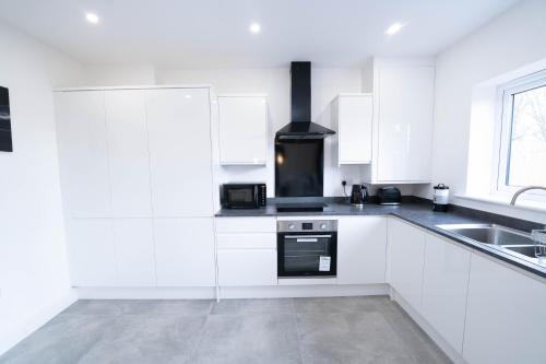 Worksop House | Entire Modern Home with Private Parking for 6/8 Persons