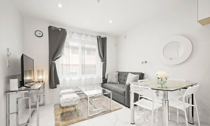 Renfrew-Collingwood House | Entire NEW Cozy and Modern 2-storey HOUSE