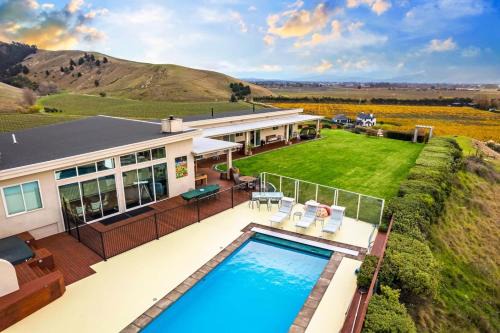 Blenheim House | Entire Poolside Accommodation