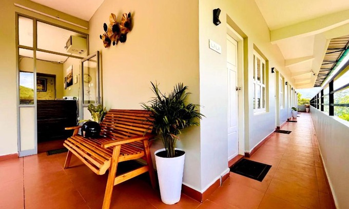 Moolakadai House | Entire Room in Tea Estate