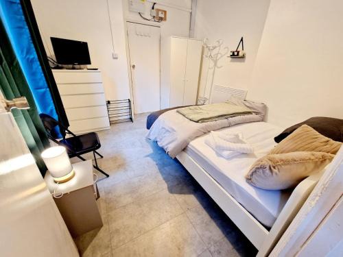 Manor Park Apartment | Entire Self-contained studio