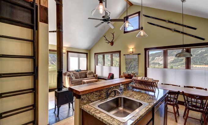 Silverton House | Entire Silverton home w/garage & bike tools!