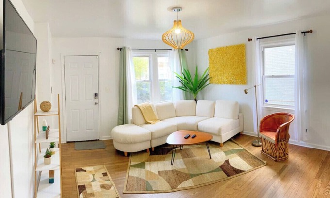 Southeast House | Entire Suite Free Off Street Parking