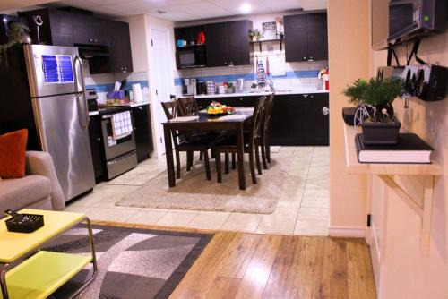 Southeast Edmonton Apartment | Entire suite Queen BRM Big Window Prvt Entry Patio