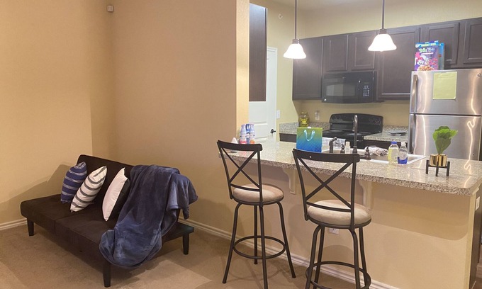 Milton House | Entire Townhouse/Comfy 1BD 1BA/Near Mall&More