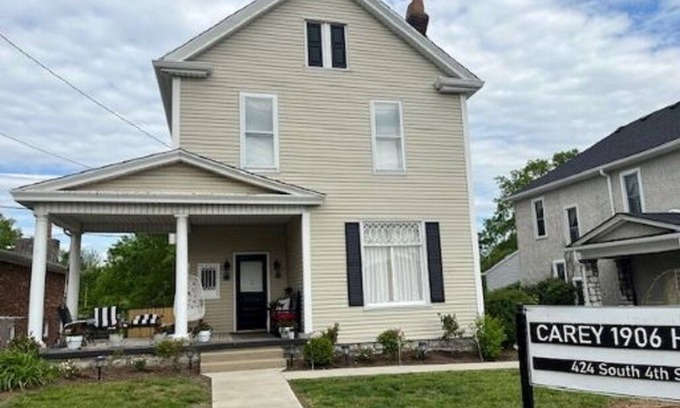 Danville House | Entire Two story 4 bed/2 full bath. Historical home only steps to Centre college