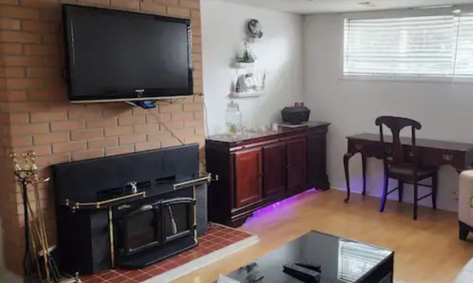 Newtonbrook Apartment | Entire unit walkout main floor