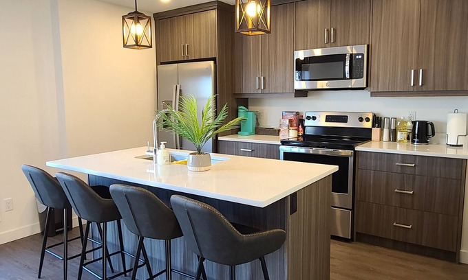 Regina House | ENTIRE UPPER FLOOR - SEPARATE ENTRANCE EAST REGINA
