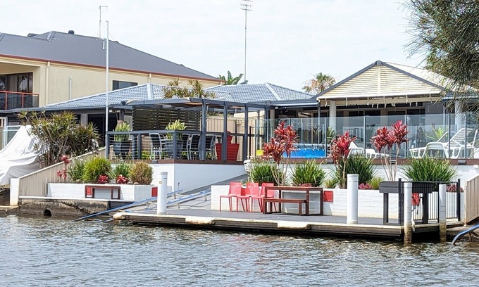 Forster House | Entire Waterfront Home, Fishing Wharf & Private Pool