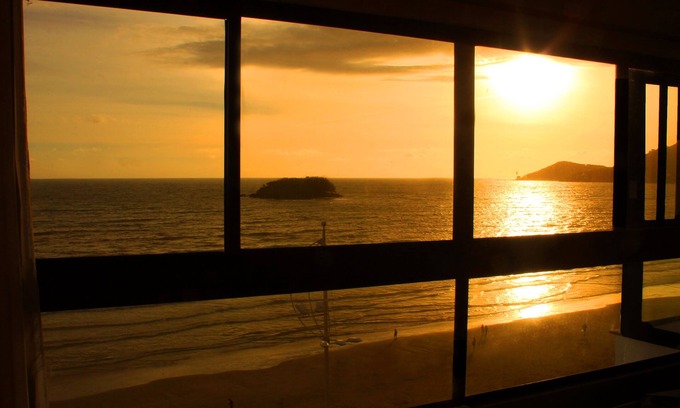 Centro Apartment | Entirely Opposite to The Sea/Av Atlântica with WI-FI