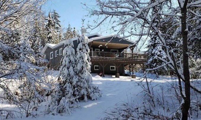 St-Adolphe-d'Howard Ski Chalet | Entre Monts et Lac - lac - Lake front & Volleyball