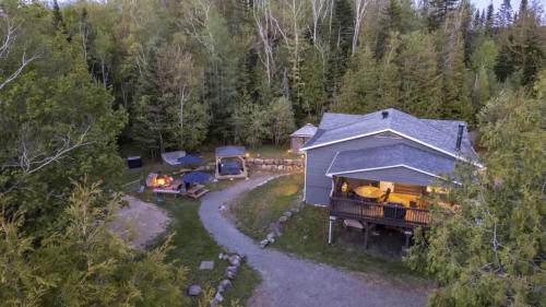 St-Adolphe-d'Howard Ski Chalet | Entre Monts et Lac - lac - Lake front & Volleyball
