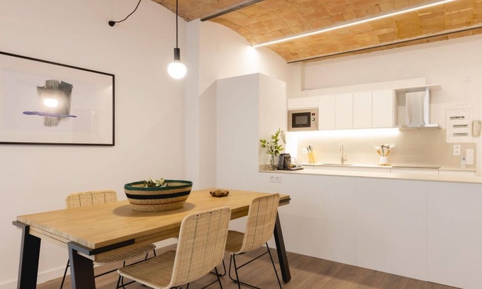 Old Town Apartment | Entresol B - Holiday Apartment Rental in Girona | Bravissimo