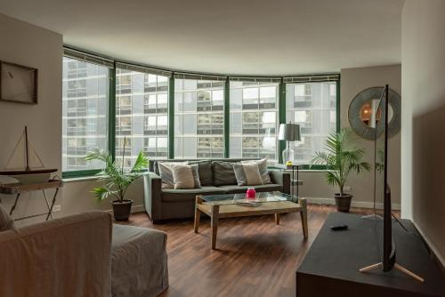 Streeterville Apartment | ENVITAE 3BR Downtown Luxurious Suite Views & Pool