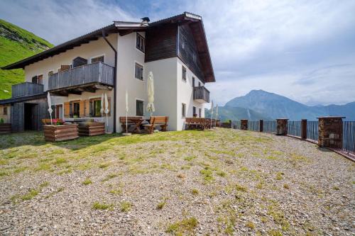 San Leonardo in Passiria House | Enzianhuette Jaufenpass