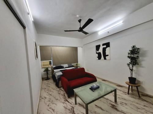 Pali Hill Apartment | Enzo Studio Apartment at Pali Hill