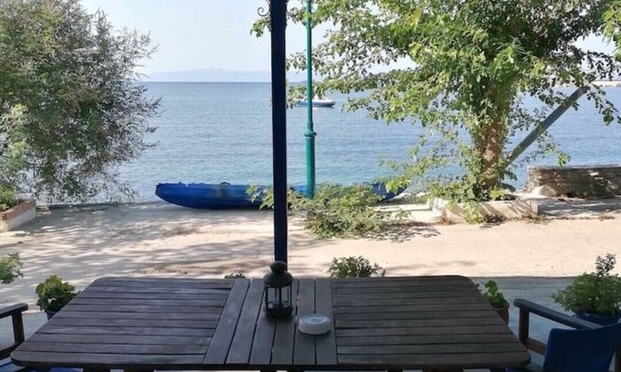 Loutraki Apartment | "Eothinos" Sea front Studio