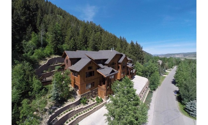 Eagle-Vail House | Epic 4BR Home w/new Jacuzzi, Minutes From BC/Vail Ski Resorts