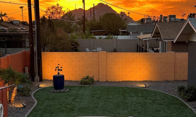 Park Scottsdale One House | Epic Getaway – Heated Pool, 86” Smart TV, Wolf Den, PS5 + 5 Min to Old Town