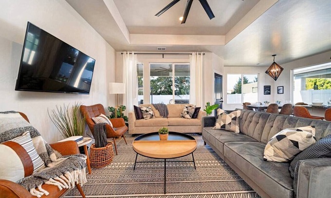 Grand Junction House | Epic Mountain Views | Fire Pit, Grill, Hot Tub & More