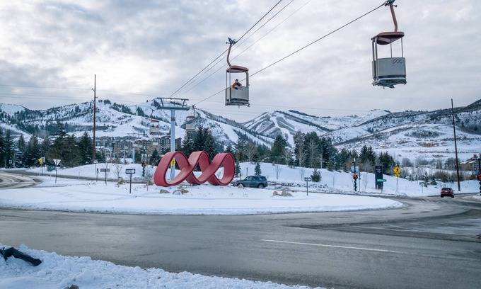 Park City Condo | Epic Ski Getaway! 5 minute walk to Cabriolet, Heated Pools, Hot Tubs & Sauna